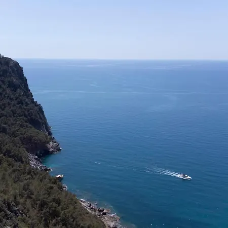 Spacious Flat With Amazing Sea & Nature View And Balcony Near Popular Attractions In Alanya, Antalya *